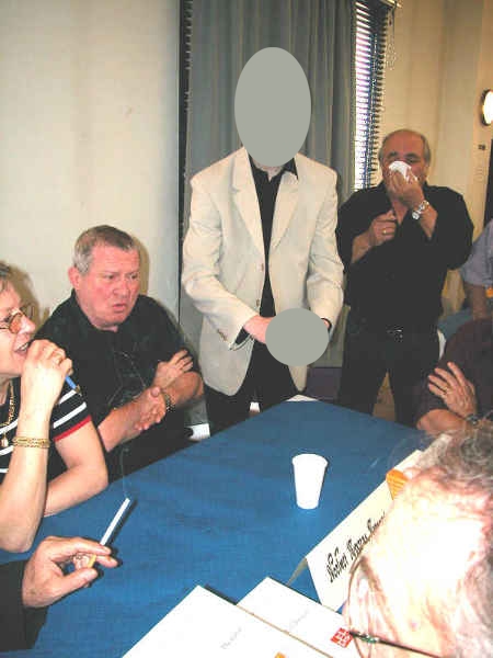 Des amis  la table de M. Mannoni